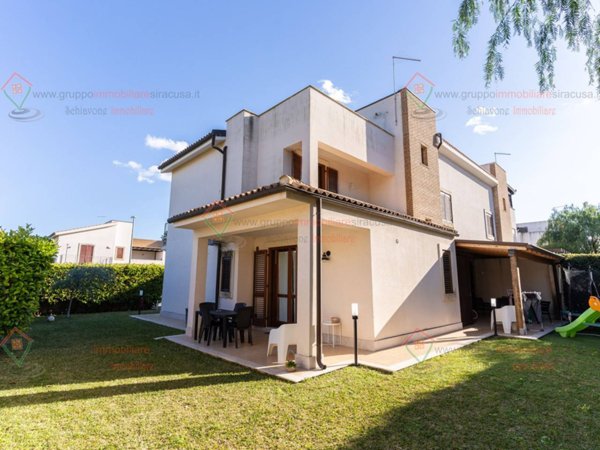 casa indipendente in vendita a Siracusa in zona Belvedere