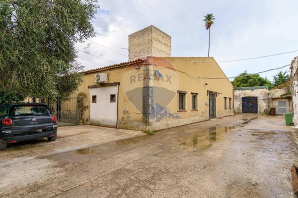 casa indipendente in vendita a Siracusa in zona Centro Città