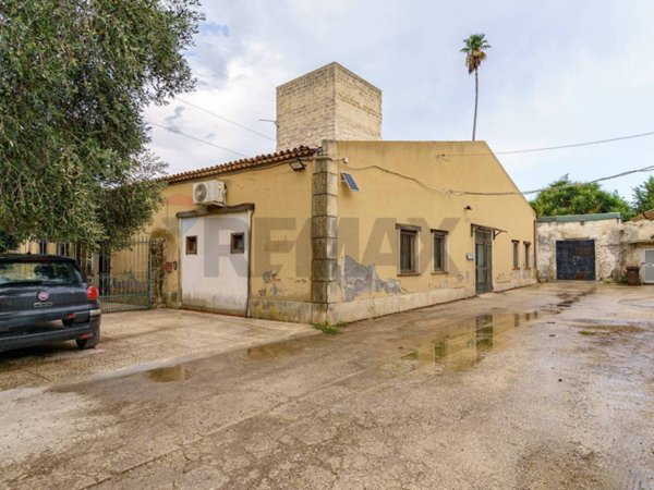 casa indipendente in vendita a Siracusa in zona Centro Città