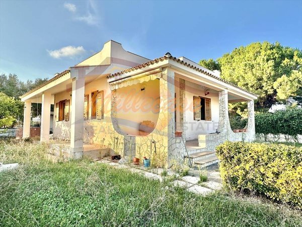 casa indipendente in vendita a Siracusa in zona Arenella