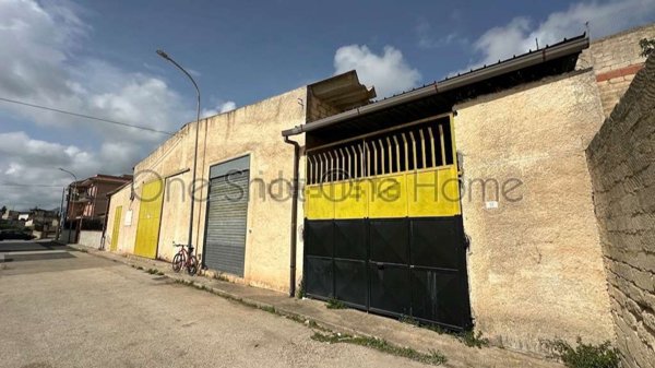 capannone in vendita a Siracusa in zona Cassibile