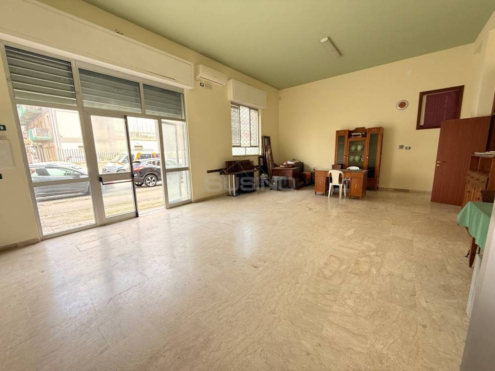 negozio in vendita a Siracusa in zona Grottasanta