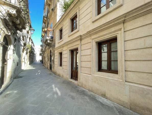 casa indipendente in vendita a Siracusa in zona Isola Ortigia