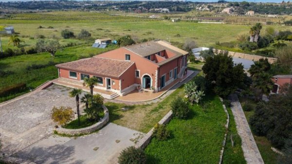 casa indipendente in vendita a Siracusa in zona Isola Ortigia