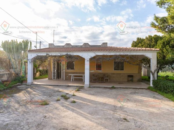 casa indipendente in vendita a Siracusa in zona Fontane Bianche