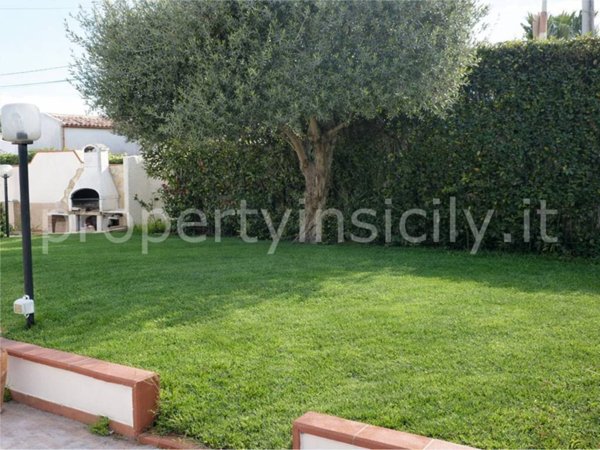 casa indipendente in vendita a Siracusa in zona Fontane Bianche