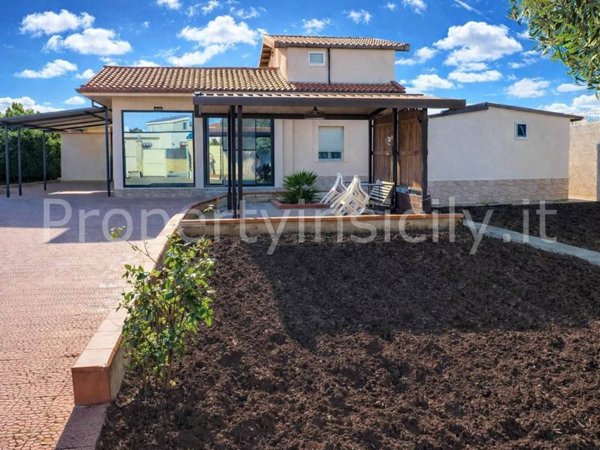 casa indipendente in vendita a Siracusa in zona Isola / Plemmirio