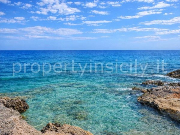 casa indipendente in vendita a Siracusa in zona Fontane Bianche