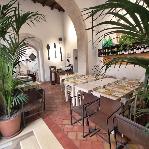 locale commerciale in vendita a Siracusa in zona Isola Ortigia