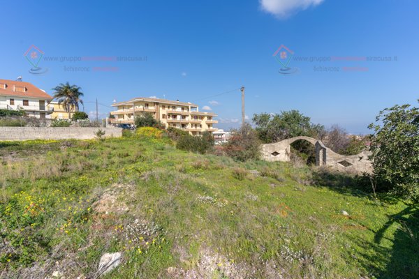 terreno edificabile in vendita a Siracusa in zona Belvedere