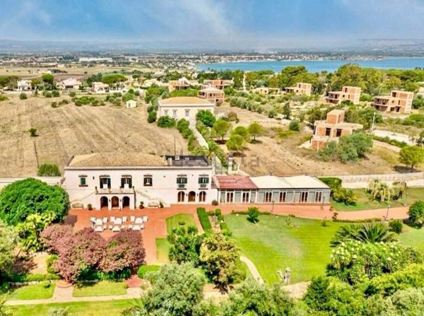 casa indipendente in vendita a Siracusa in zona Isola / Plemmirio