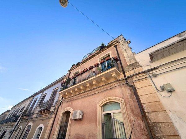 casa indipendente in vendita a Siracusa in zona Borgata