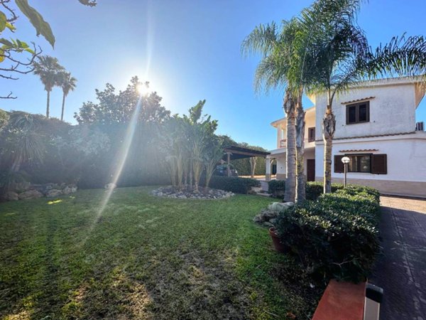 casa indipendente in vendita a Siracusa in zona Isola / Plemmirio