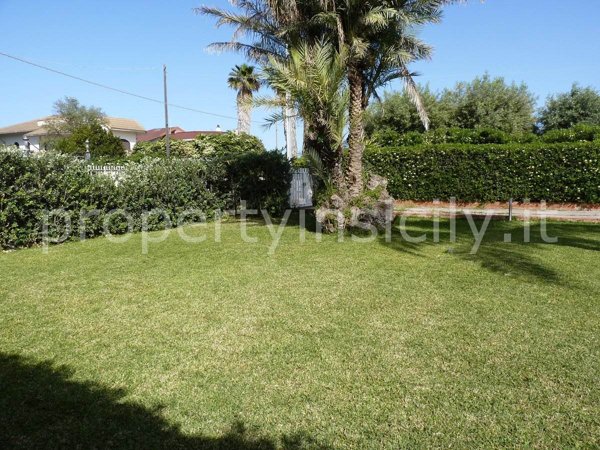 casa indipendente in vendita a Siracusa in zona Ognina