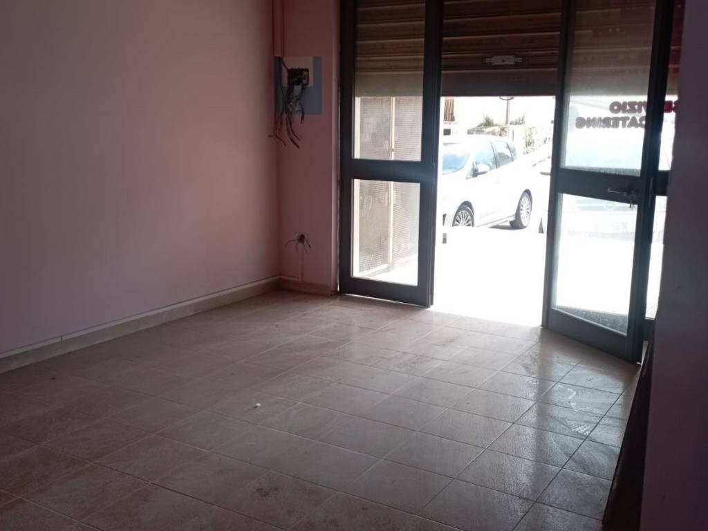 negozio in vendita a Siracusa in zona Grottasanta