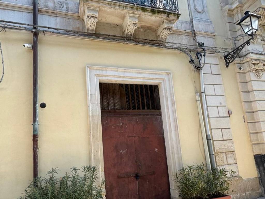negozio in vendita a Siracusa in zona Isola Ortigia