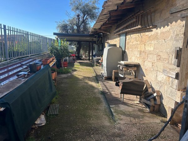 locale di sgombero in vendita a Siracusa in zona Belvedere