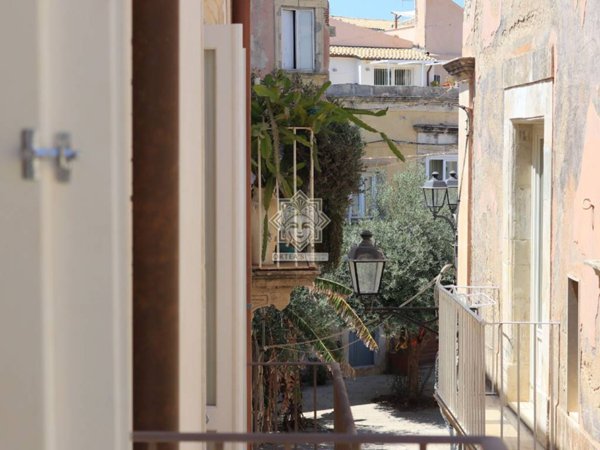 casa indipendente in vendita a Siracusa in zona Isola Ortigia