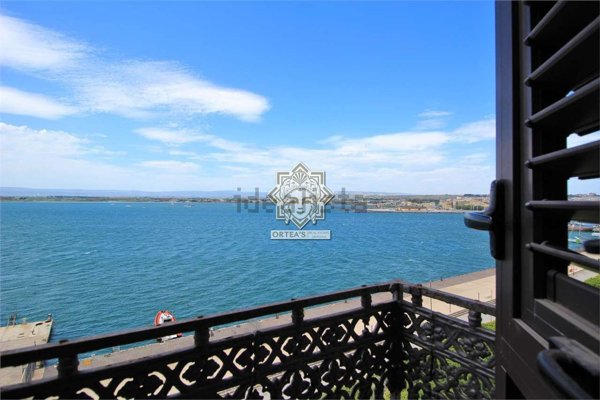 appartamento in vendita a Siracusa in zona Isola / Plemmirio