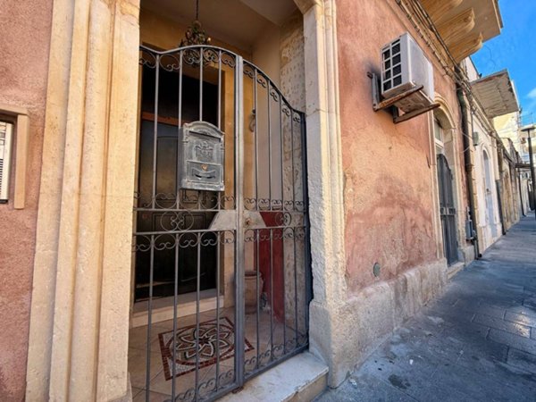 casa indipendente in vendita a Siracusa in zona Borgata