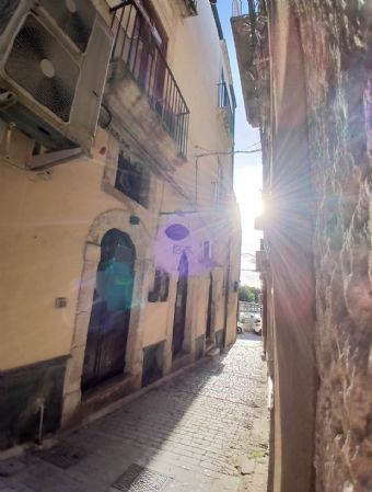 locale commerciale in vendita a Siracusa in zona Isola Ortigia