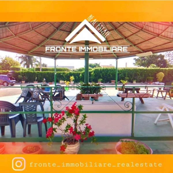 pentavano in vendita a Siracusa in zona Fontane Bianche