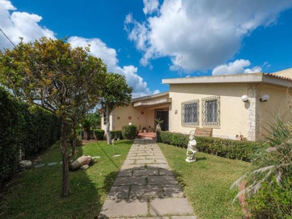 casa indipendente in vendita a Siracusa in zona Belvedere