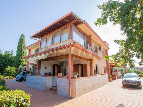 casa indipendente in vendita a Siracusa in zona Centro Città