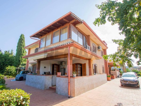 casa indipendente in vendita a Siracusa in zona Isola Ortigia