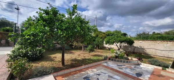 casa indipendente in vendita a Siracusa in zona Fontane Bianche