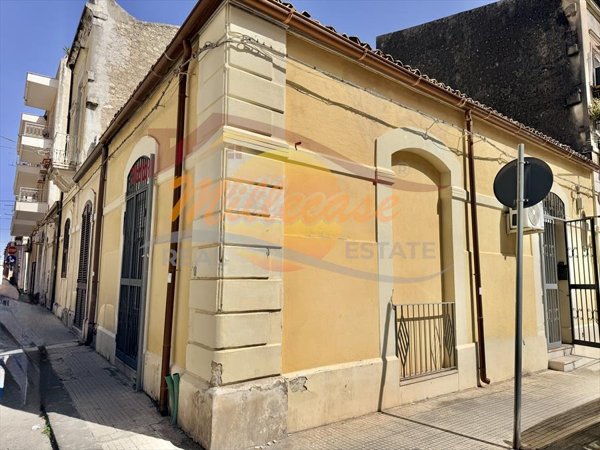casa indipendente in vendita a Siracusa in zona Borgata
