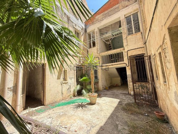 casa indipendente in vendita a Siracusa in zona Centro Città