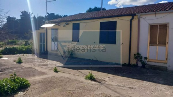 casa indipendente in vendita a Siracusa in zona Isola / Plemmirio