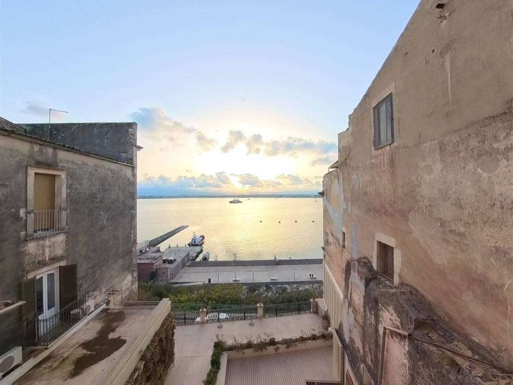 appartamento in vendita a Siracusa in zona Isola Ortigia