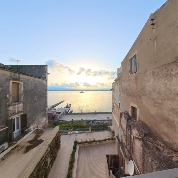 appartamento in vendita a Siracusa in zona Isola Ortigia