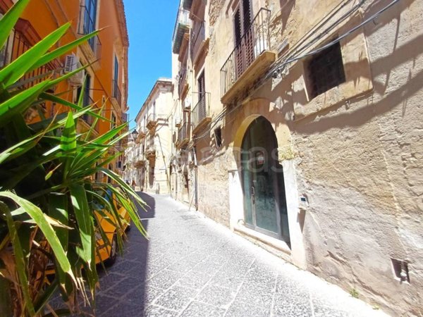 negozio in vendita a Siracusa in zona Isola Ortigia