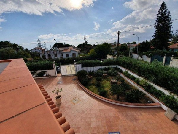 casa indipendente in vendita a Siracusa in zona Arenella