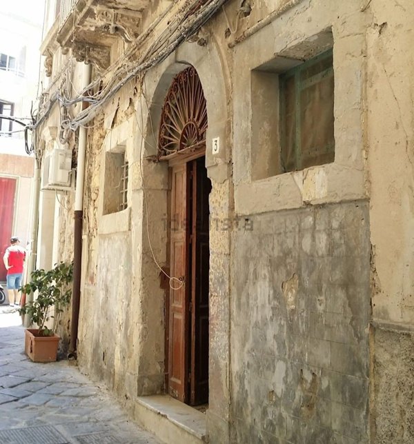 locale commerciale in vendita a Siracusa in zona Isola Ortigia