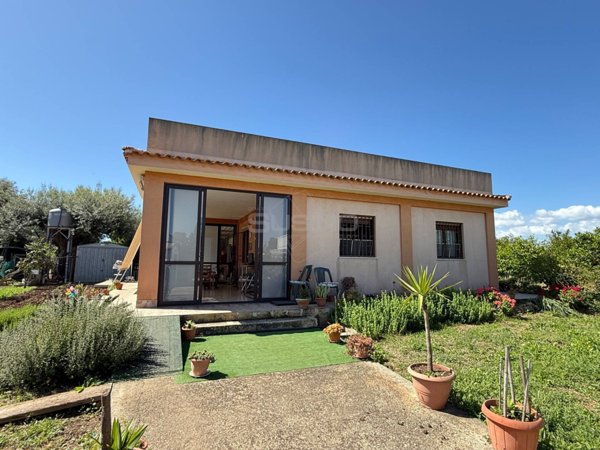 casa indipendente in vendita a Siracusa in zona Isola / Plemmirio