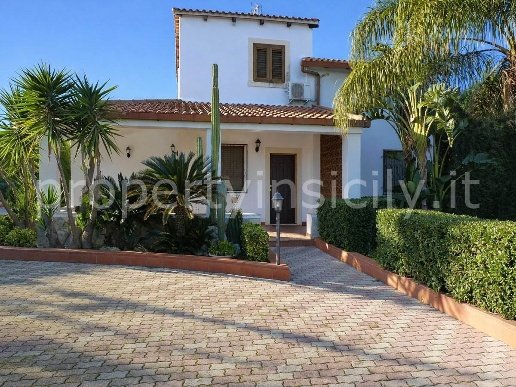 casa indipendente in vendita a Siracusa in zona Fontane Bianche