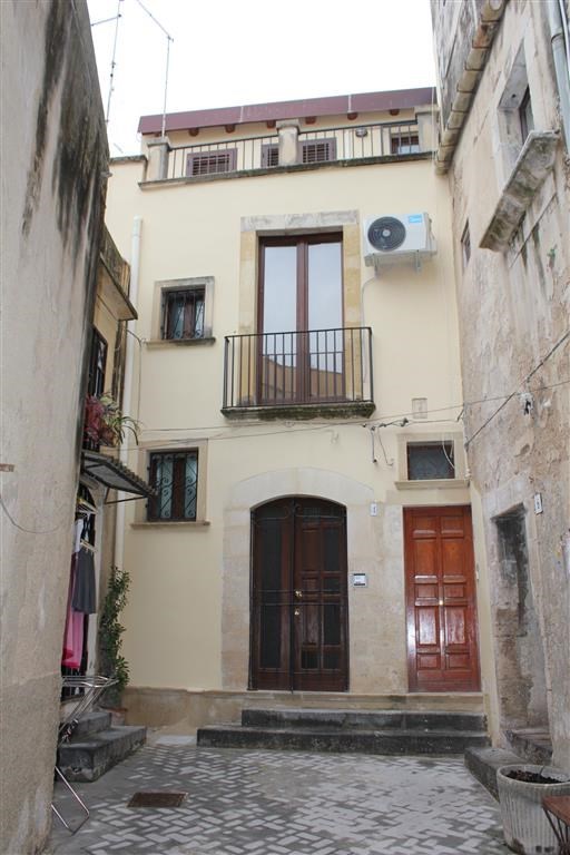appartamento in vendita a Siracusa in zona Isola Ortigia