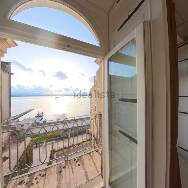 appartamento in vendita a Siracusa in zona Isola Ortigia