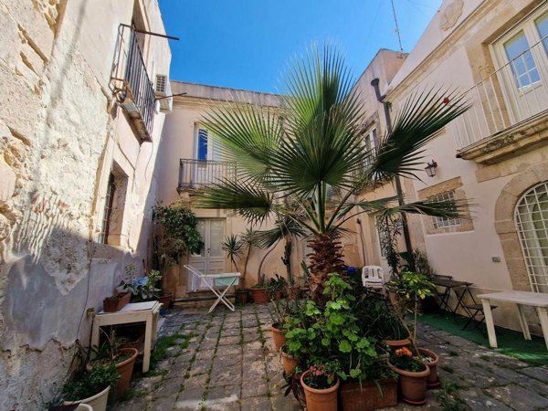 appartamento in vendita a Siracusa in zona Isola Ortigia