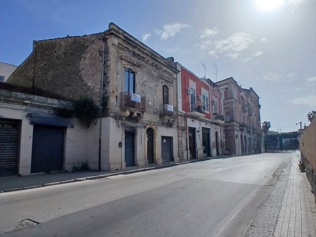 intera palazzina in vendita a Siracusa in zona Isola Ortigia