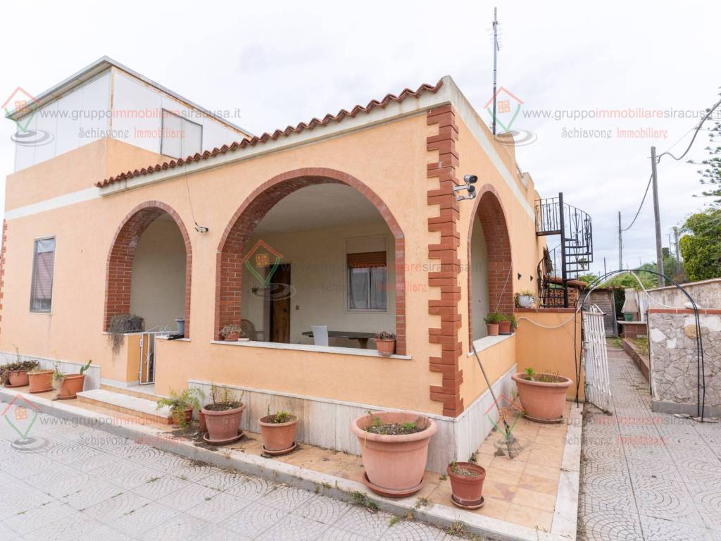 casa indipendente in vendita a Siracusa in zona Fontane Bianche