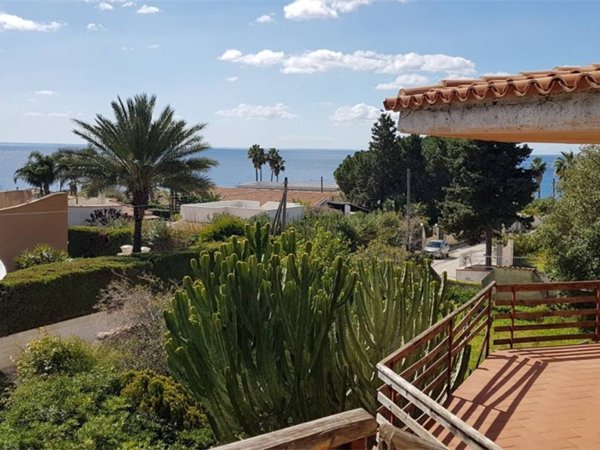casa indipendente in vendita a Siracusa in zona Fontane Bianche