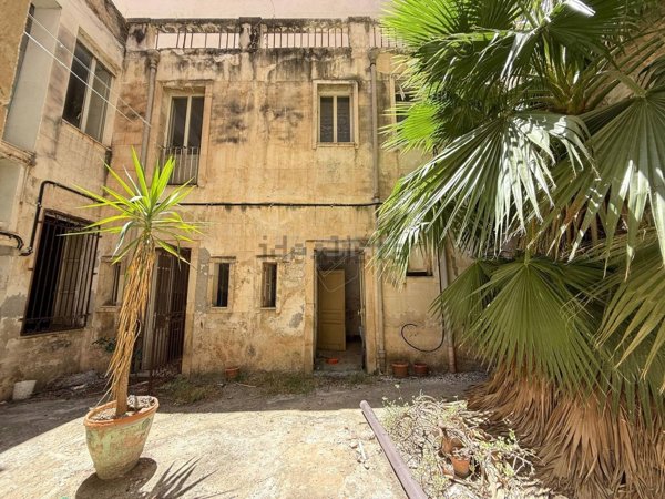 casa indipendente in vendita a Siracusa in zona Centro Città