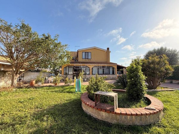 casa indipendente in vendita a Siracusa in zona Arenella