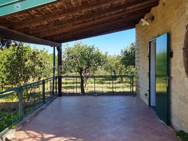 casa indipendente in vendita a Siracusa in zona Borgata