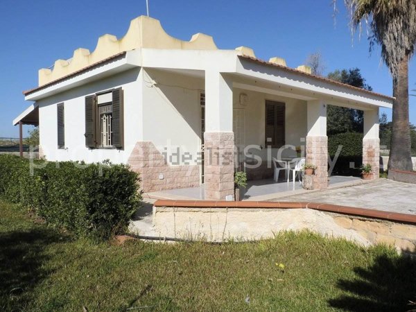 casa indipendente in vendita a Siracusa in zona Isola / Plemmirio